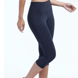 NWT Marika Brooke High Rise Tummy Control Capri in Black - Size: Large